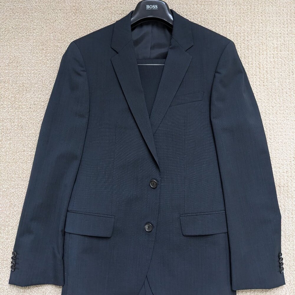 Hugo Boss Men's Navy Suit | 36R